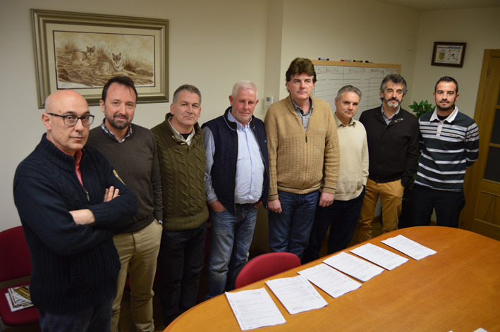 Ganaderos, conservacionistas y cazadores consensúan un documento histórico para dar una solución a la problemática del lobo en Cantabria