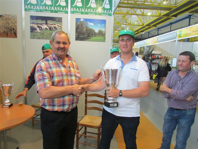 Gran éxito de público y de participación en la XVI edición de concurso regional de habilidad con  tractor de doble tracción y remolque organizado por Asaja Albacete .