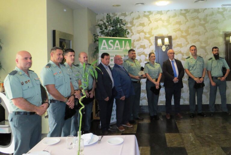 Asaja-Jaén homenajea al equipo ROCA de la guardia civil