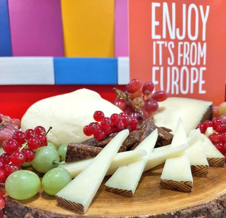 Expertos de referencia destacan los valores nutricionales y sostenibles del lácteo y remarcan el compromiso del sector para frenar el desperdicio de alimentos en la UE