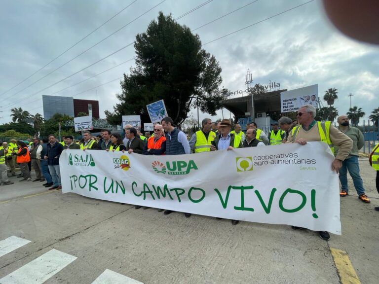 Asaja Sevilla denuncia que esta ristra de multas infames es fruto de la campaña de acoso gubernamental contra el sector agrario