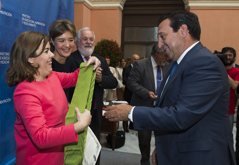 Pedro Barato recibe de manos de la vicepresidenta del Gobierno la Gran Cruz de la Orden del Mérito Agrario
