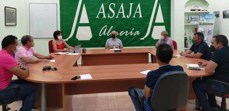 Asaja Almería y el Director General de la producción agraria de la Junta valoran el esfuerzo del sector hacia una economía circular