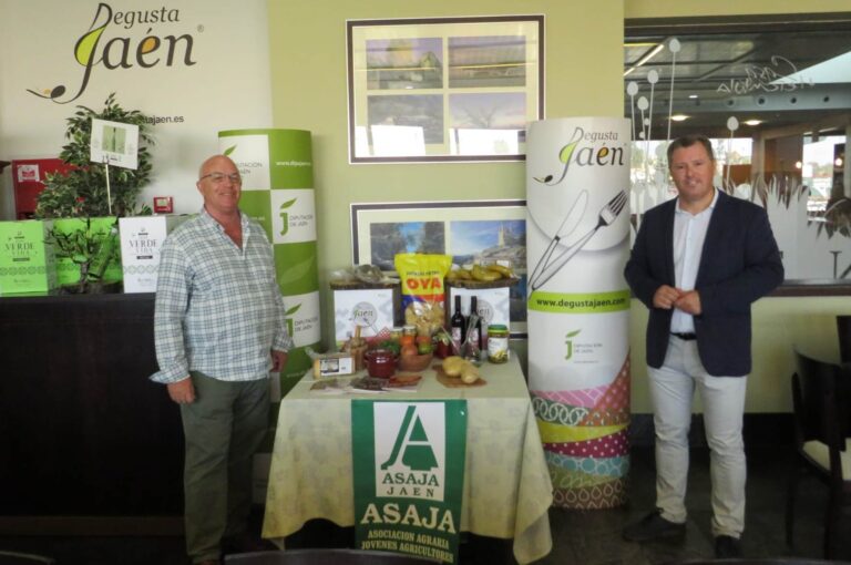 Casi un centenar de agricultores y ganaderos de la provincia asistieron ayer a uno de los nuevos maridajes de Asaja Jaén