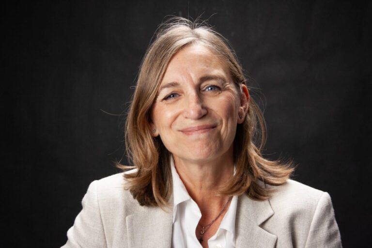 Mª Cruz Vallés, nueva directora territorial de Agroseguro en Aragón
