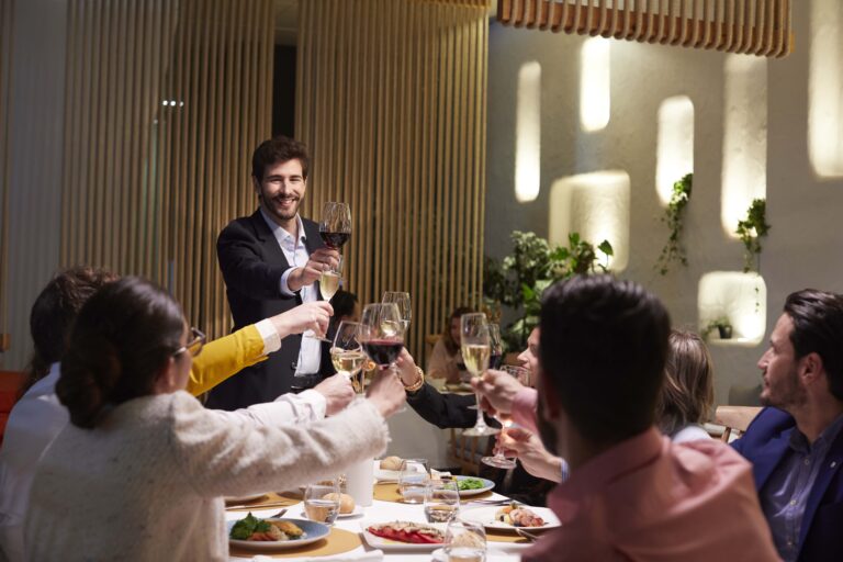 Tómate las cosas con vino,  la nueva campaña de la OIVE que invita a disfrutar de los momentos cotidianos