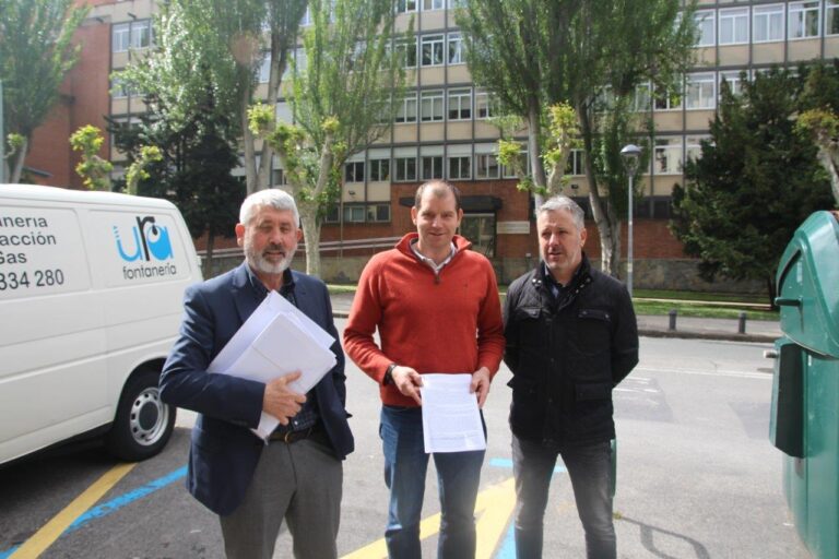 Asaja Navarra denuncia ante el SEPRONA el peligro que para las personas y bienes supone la suelta de unos animales salvajes como las osas en el pirineo.