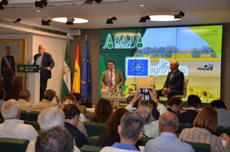 Más de 200 agricultores andaluces asistieron ayer en Sevilla a la presentación del proyecto LIFE-AGROMITIGA