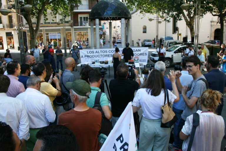 Los agricultores y ganaderos protestan en Córdoba ante la difícil situación del campo
