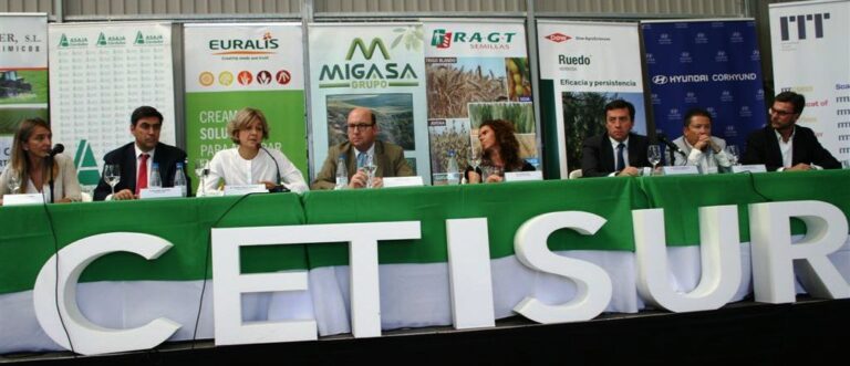 García Tejerina celebra con los agricultores cordobeses el comienzo del año agrícola