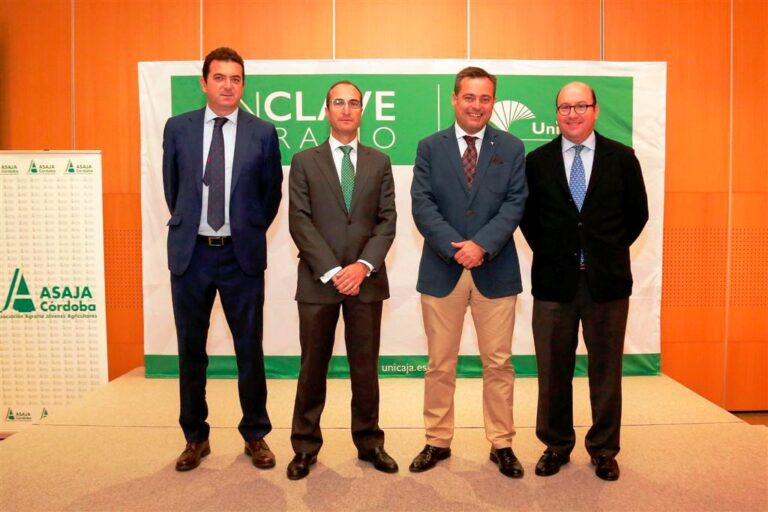 Unicaja celebra en Córdoba su tercera jornada de Enclave Agrario, un ciclo de encuentros con empresarios del sector para analizar la importancia del sector agroalimentario en la economía española