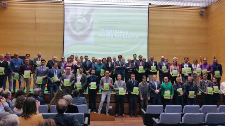 Javier Martín, socio de  ASAJA-Ávila, recibe de la Junta la Autorización Ambiental Integrada