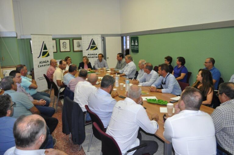 Mantener la ficha del POSEI, disminuir las ayudas REA a las importaciones, regenerar más aguas residuales y aplicar la ley del suelo centran los asuntos de debate del encuentro