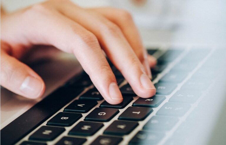 El tipo de cultivo, el tamaño de la explotación y la edad inciden directamente en el grado de digitalización de los profesionales agrarios