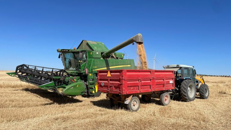 Las organizaciones agrarias y sindicales han firmado hoy un nuevo convenio laboral de actividades agropecuarias para la provincia de León