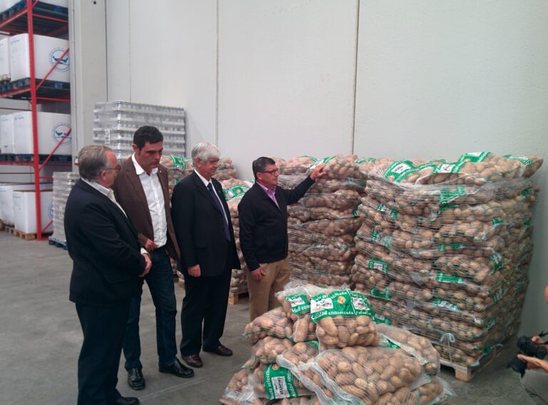 ASAJA Salamanca dona 5 toneladas de patatas el Banco de Alimentos