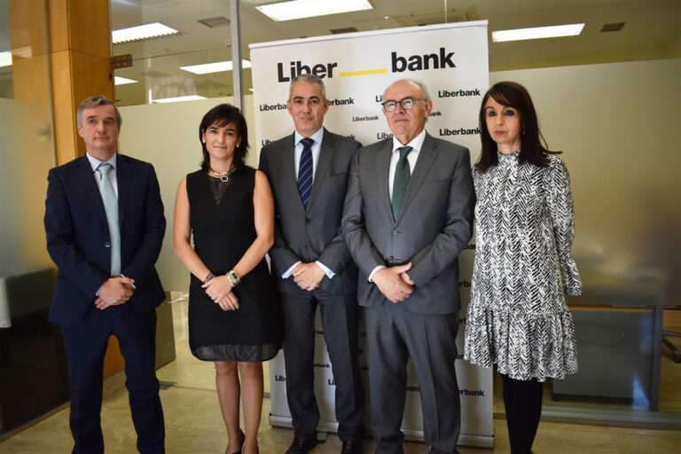 Liberbank ofrece a ASAJA CLM financiación como solución a los problemas de tesorería y liquidez derivados de la sequía