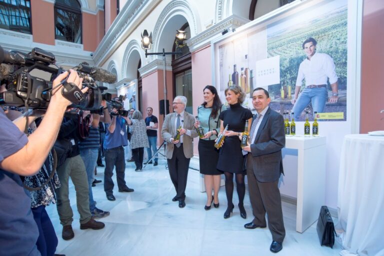 Aceite oliva, aceituna, vino y productos del cerdo ibérico serán avanzadilla para la promoción exterior de alimentos españoles