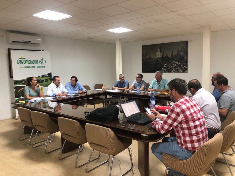 APAG Extremadura Asaja. Se convoca una nueva reunión del convenio del campo para septiembre
