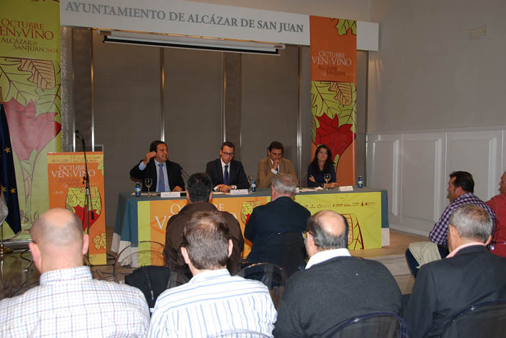 El presidente de ASAJA, Pedro Barato, reclama una discriminación positiva  que fije precios más justos para las uvas de calidad