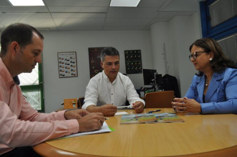 Asaja Canarias pide soluciones al Cabildo de Tenerife para mejorar la cantidad y calidad de agua de riego, facilitar a los ganaderos  la eliminación de los purines y ayudar a resolver la situación  del laboratorio agrario