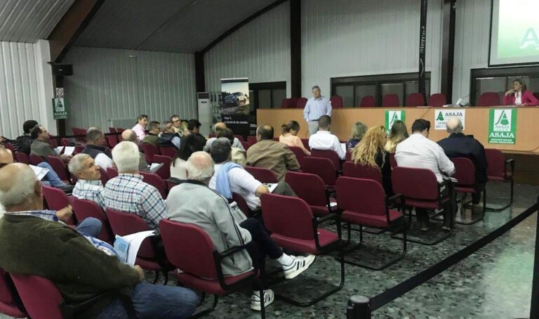 Asaja Jaén forma a agricultores sobre seguros, prevención de riesgos y ahorro energético
