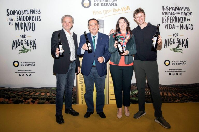Jose Coronado y su hijo Nicolás protagonizan “Para toda una vida”, la nueva campaña de Aceites de Oliva de España