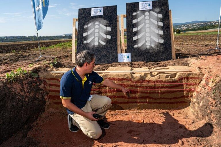 Asaja visita el centro tecnológico de Michelin situado en Ladoux (Francia) para asistir a la presentación europea del neumático para la agricultura MICHELIN EVOBIB