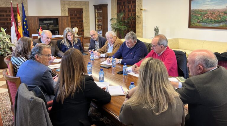 ASAJA CLM plantea a Milagros Tolón medidas urgentes y coordinadas para el control del conejo de monte