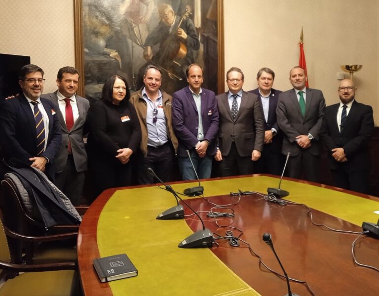 ASAJA pide a los grupos parlamentarios que apoyen la exclusión del lobo del LESPRE para garantizar la protección de la ganadería