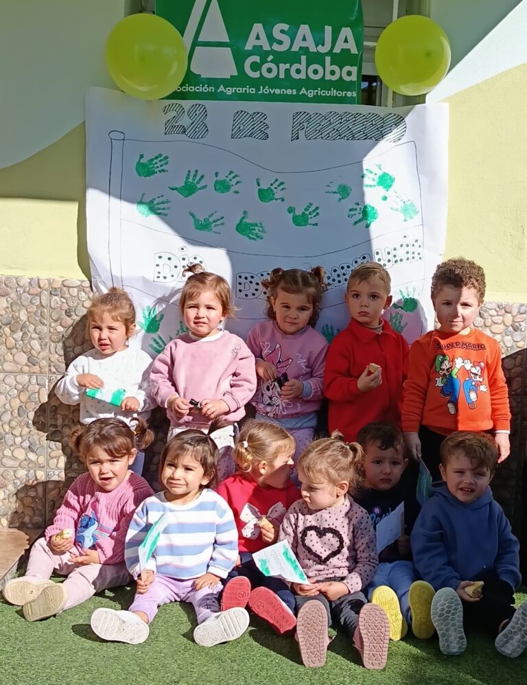ASAJA Córdoba promociona el consumo de aceite de oliva en los colegios por el Día de And