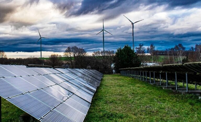 ASAJA Córdoba alerta del riesgo para los agricultores y ganaderos ante la legislación sobre utilidad pública en parques fotovoltaicos