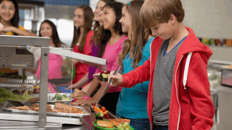 Asaja pide a Planas que actúe como en Alemania y abogue por la inclusión de la carne en los menús escolares