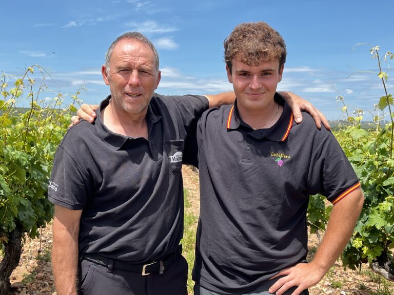 Miguel Mateos-Aparicio, un joven agricultor manchego, conoce el cultivo del viñedo en Uruñuela gracias al Programa Cultiva 2024-25