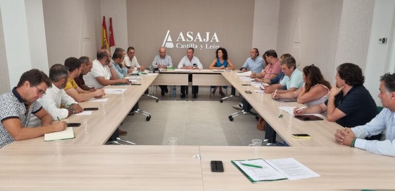 ASAJA de Castilla y León marca su estrategia reivindicativa, con los incendios como tema urgente y la nueva PAC en el horizonte 