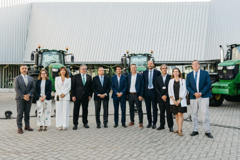 Pedro Barato Pedro Barato asiste a la muestra de John Deere en Parla con las últimas innovaciones en agricultura de precisión