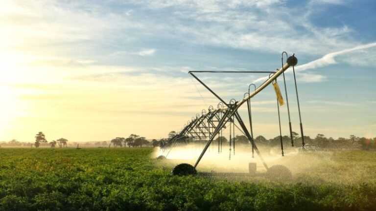 ASAJA de León critica que los agricultores tengan que soportar cada año mayores costes por el agua de riego.