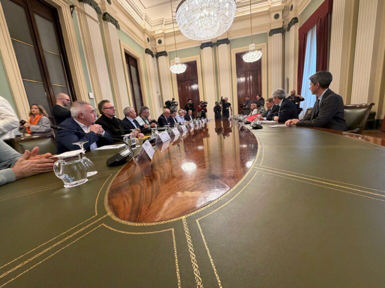 Asaja exige al Ministerio el control inminente de la fauna salvaje y blinda la defensa del sector porcino tras la reunión con Planas