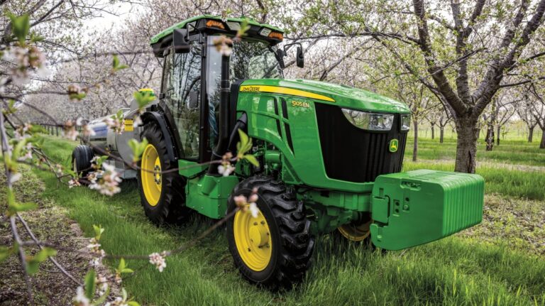 John Deere presenta la nueva serie de tractores 5EN: Potencia compacta para cultivos especiales