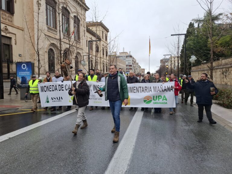 Agricultores y ganaderos reclaman en Granada que el campo no sea moneda de cambio