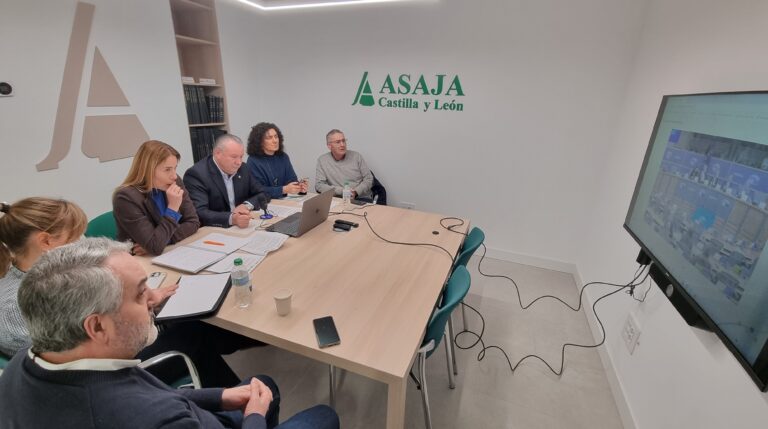 El Parlamento Europeo recoge la petición conjunta de las organizaciones agrarias de Castilla y León en defensa de una PAC que fortalezca la agricultura y el medio rural 