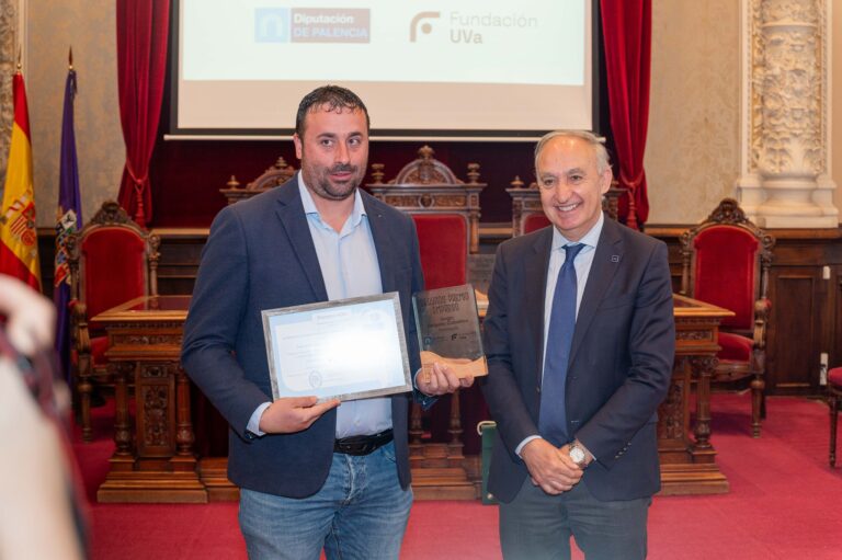 El socio de ASAJA Sergio Delgado recibe el segundo premio ‘Generando valor rural Provincia de Palencia’