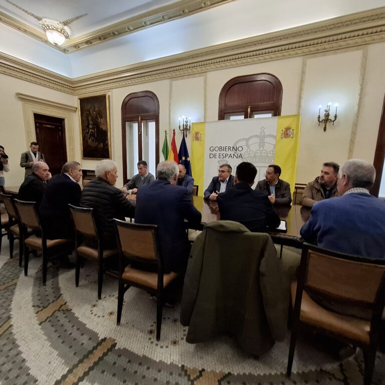 El sector aplaza la movilización del 18M a la espera de que el Gobierno incluya a las comarcas excluidas en el decreto de ayudas