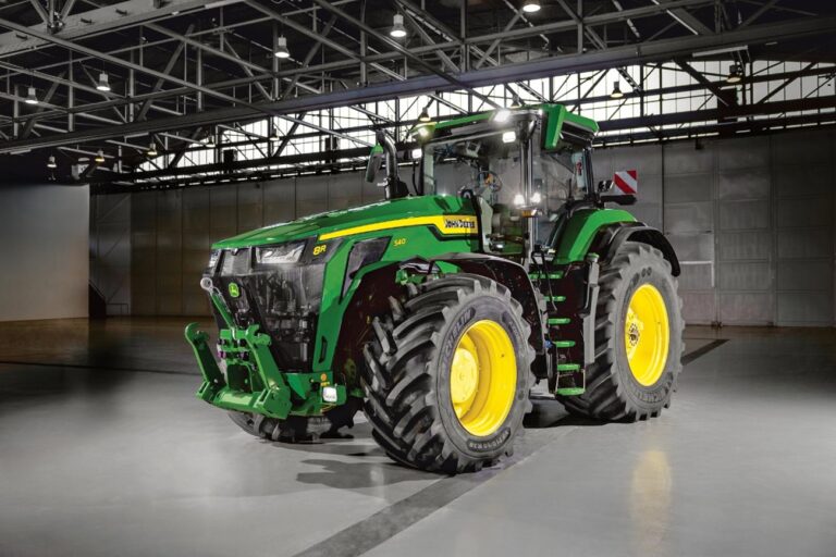 John Deere amplía las series de tractores 8R y 8RX con nuevos modelos de alta potencia para la agricultura a gran escala