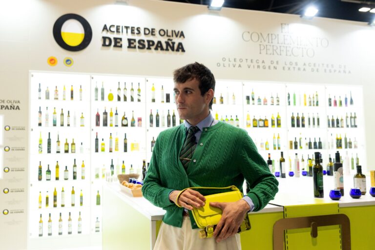 La campaña de promoción “Aceite de OlivaVirgen Extra. El Complemento Perfecto”conquista 342.000 nuevos hogares e incrementalas ventas cerca de un 3% en 2025