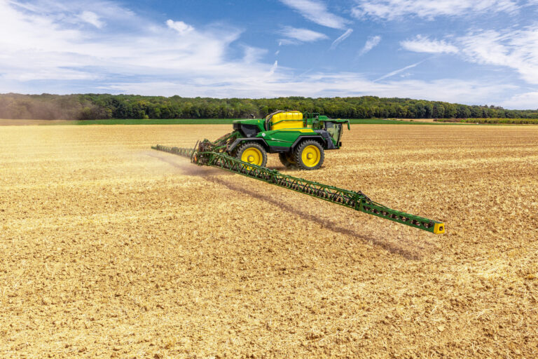John Deere amplía la gama de pulverizadores 500R con mayor capacidad de depósito y tecnología avanzada de barras