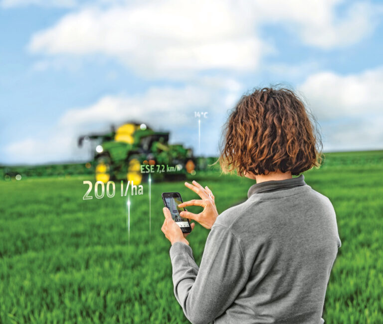 John Deere celebra 25 años de guiado automático – desde los primeros sistemas de guiado en cabina hasta la agricultura conectada