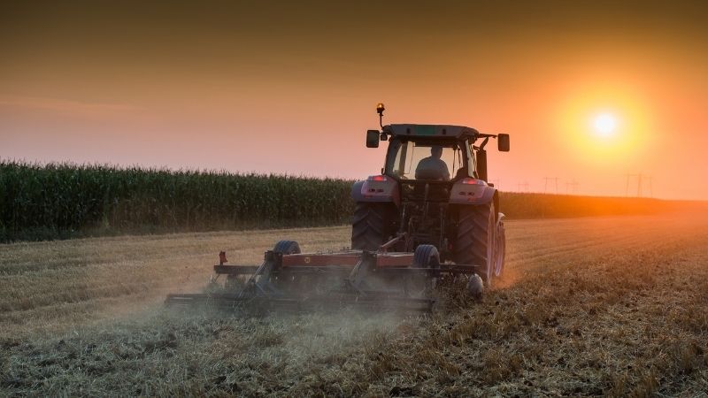 La factura del otoño: mover la tierra de 22M ha costará al campo al menos 200M € de más en gasóleo que el año pasado