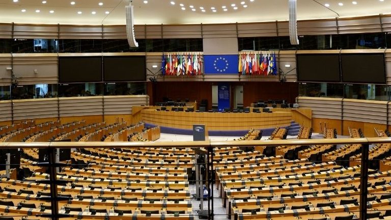 El Parlamento Europeo marca la línea: las granjas de ganado no son instalaciones industriales