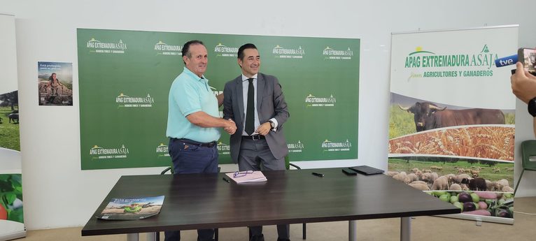 APAG Extremadura ASAJA y la Asociación Española Contra el Cáncer se alían para acercar la prevención al sector agrario extremeño